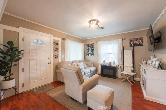 1219 W 98th, Los Angeles, CA 90044