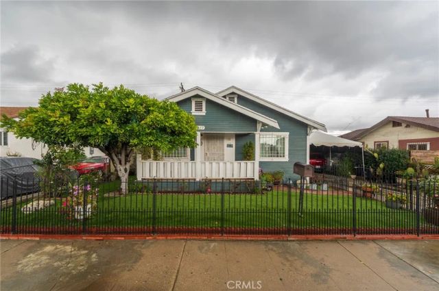 1219 W 98th, Los Angeles, CA 90044