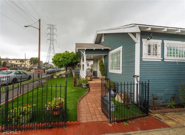 1219 W 98th, Los Angeles, CA 90044