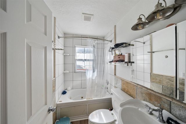 429 19th Avenue N, Texas City, TX 77590