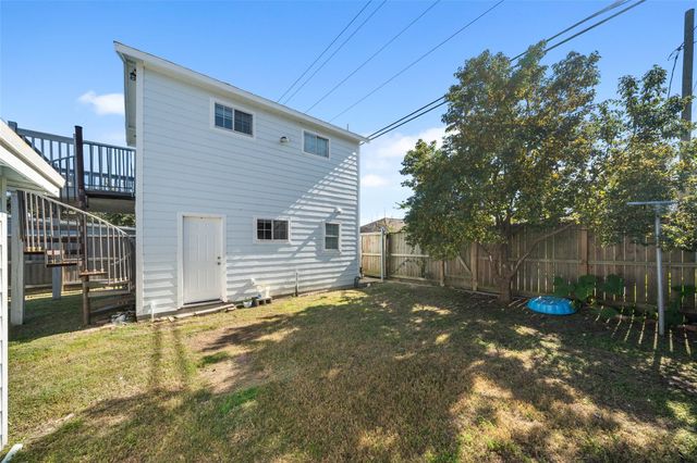 429 19th Avenue N, Texas City, TX 77590