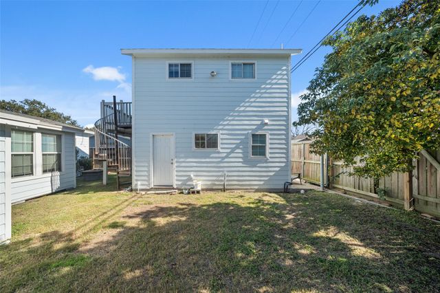 429 19th Avenue N, Texas City, TX 77590