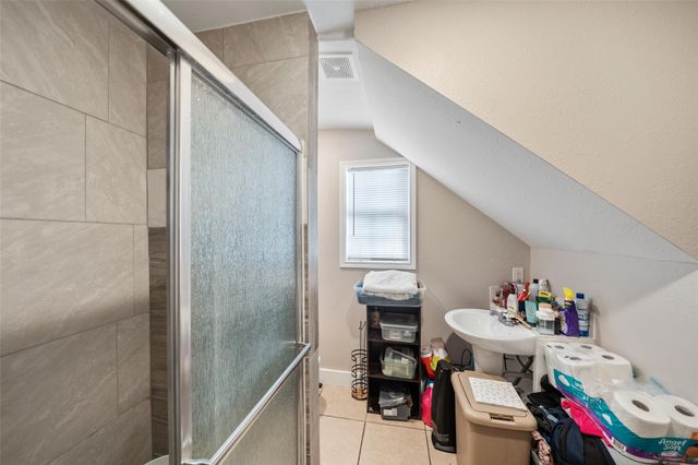 429 19th Avenue N, Texas City, TX 77590