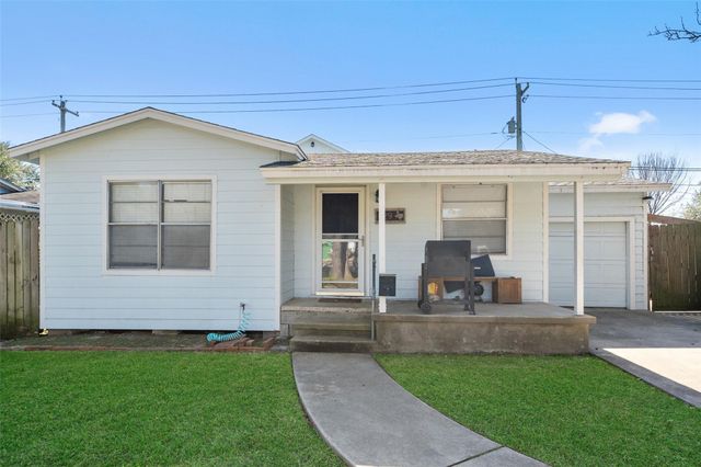 429 19th Avenue N, Texas City, TX 77590