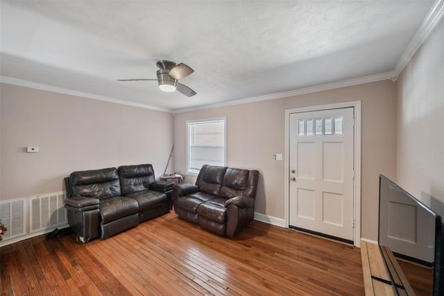 429 19th Avenue N, Texas City, TX 77590