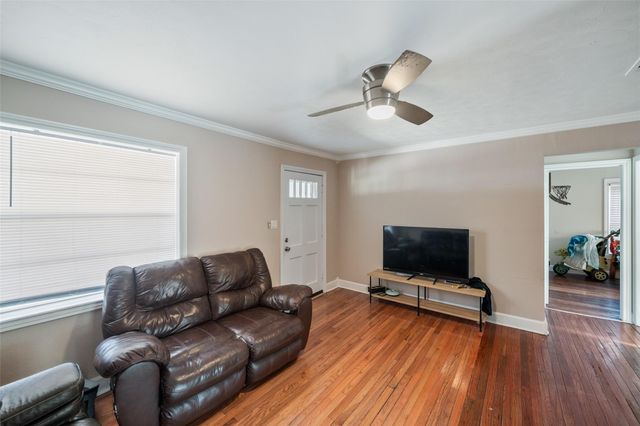 429 19th Avenue N, Texas City, TX 77590