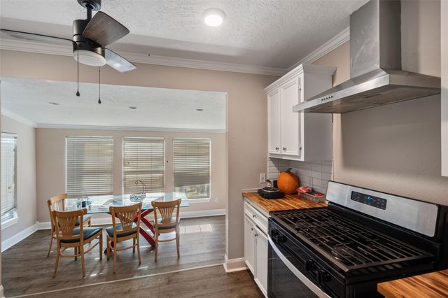 429 19th Avenue N, Texas City, TX 77590