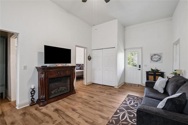 17311 Blue Moon Lane, Tonganoxie, KS 66086