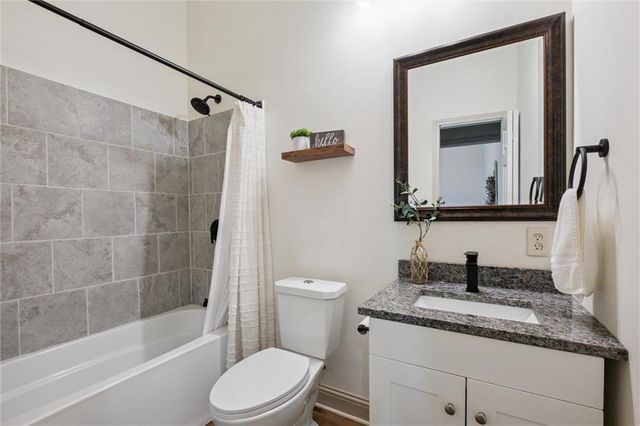 17311 Blue Moon Lane, Tonganoxie, KS 66086