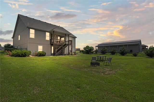 17311 Blue Moon Lane, Tonganoxie, KS 66086