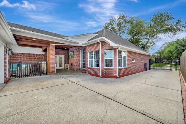 306 Sunset Ridge Drive, League City, TX 77573