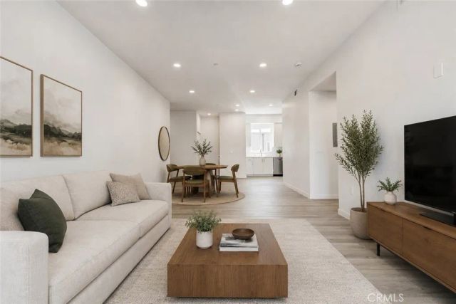 14810 Delano Street 406, Van Nuys, CA 91411