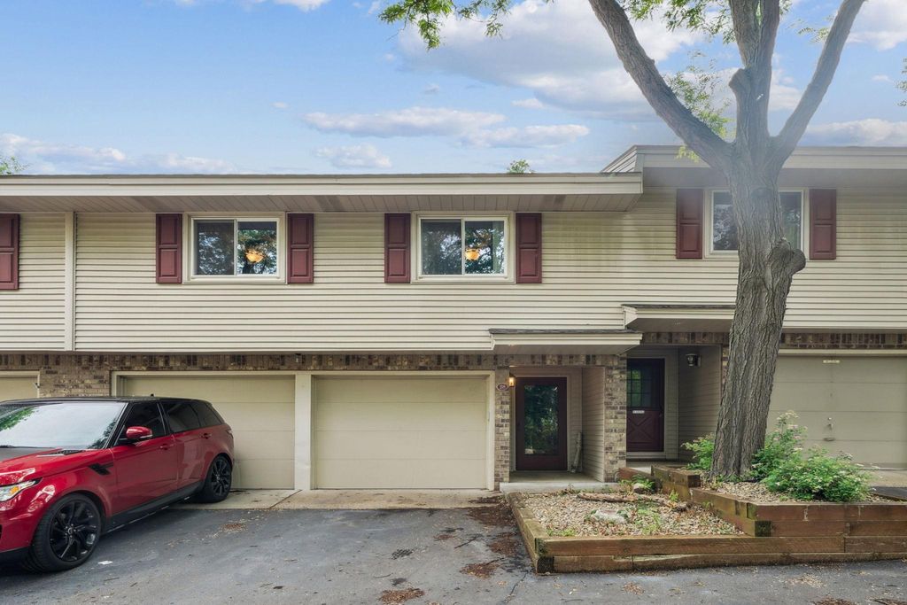 28 Garden Drive, Burnsville, MN 55337