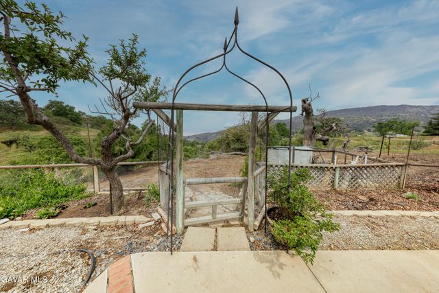 30751 Pinedale Drive, Tehachapi, CA 93561