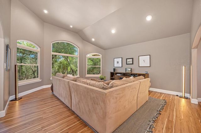 3033 Ridgeline Dr, Rescue, CA 95672