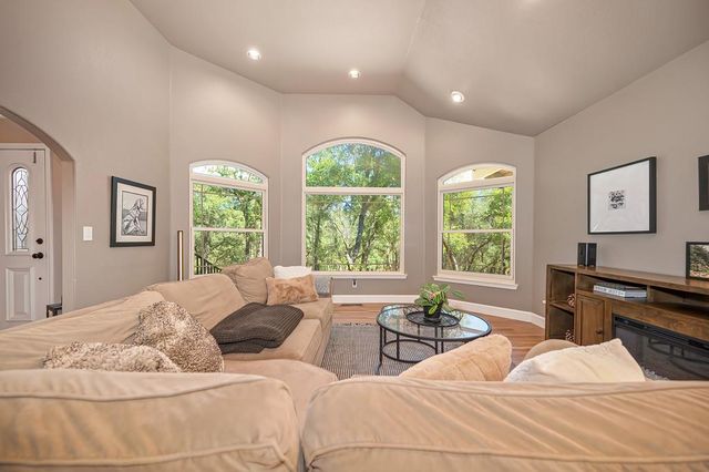 3033 Ridgeline Dr, Rescue, CA 95672
