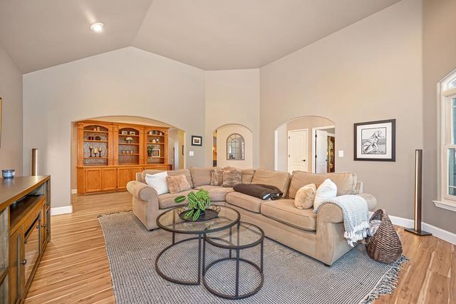 3033 Ridgeline Dr, Rescue, CA 95672