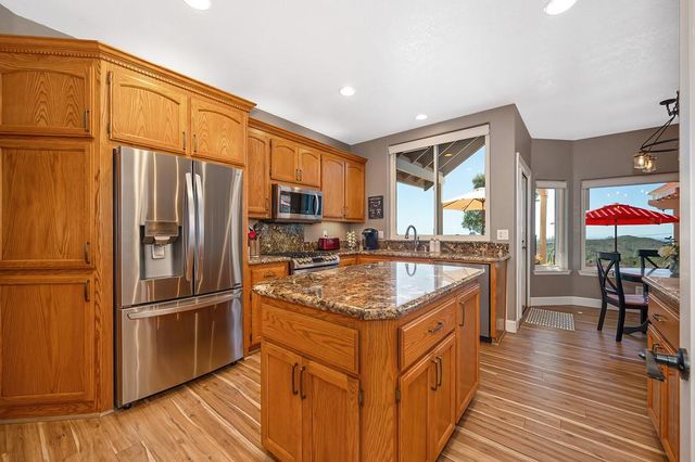 3033 Ridgeline Dr, Rescue, CA 95672