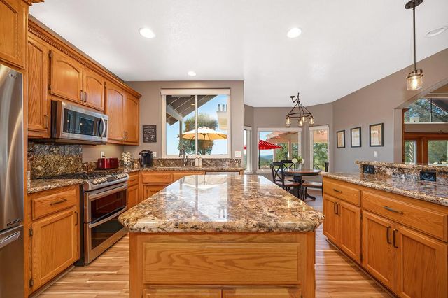 3033 Ridgeline Dr, Rescue, CA 95672