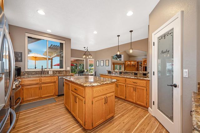 3033 Ridgeline Dr, Rescue, CA 95672