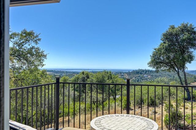 3033 Ridgeline Dr, Rescue, CA 95672