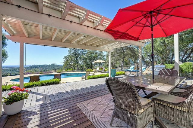 3033 Ridgeline Dr, Rescue, CA 95672