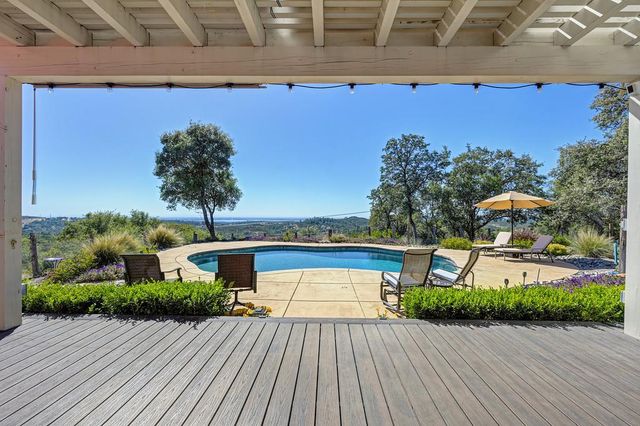 3033 Ridgeline Dr, Rescue, CA 95672