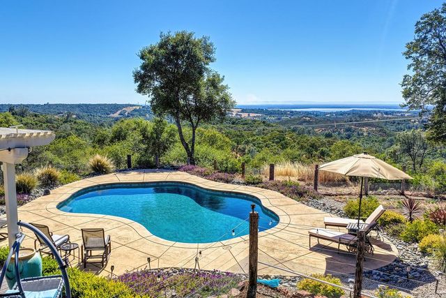 3033 Ridgeline Dr, Rescue, CA 95672