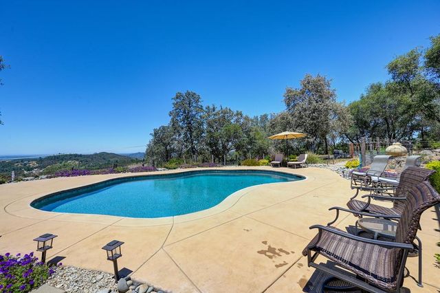 3033 Ridgeline Dr, Rescue, CA 95672