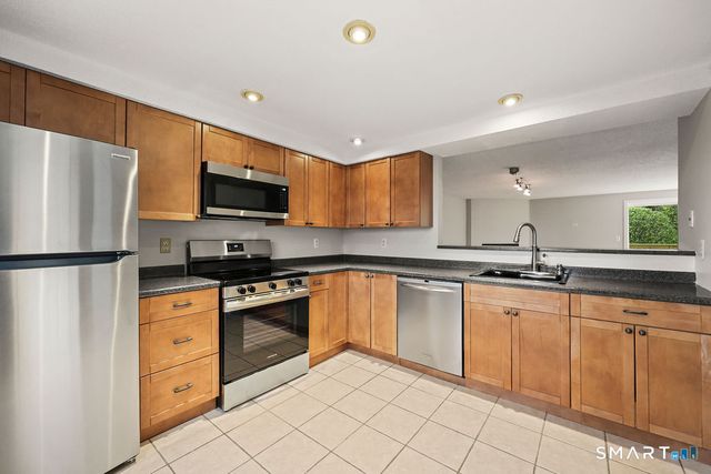 29 Midway Drive 29, Cromwell, CT 06416