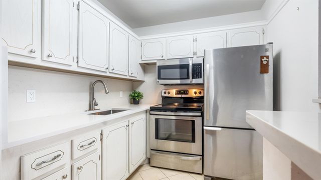 77 Markham D, Deerfield Beach, FL 33442