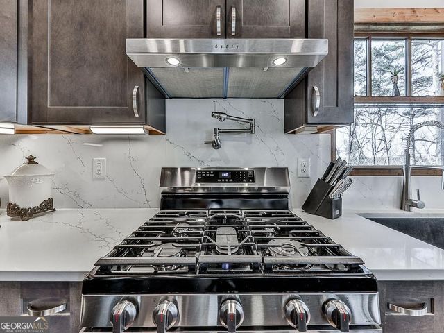 208 Weeks Drive, Ellijay, GA 30540