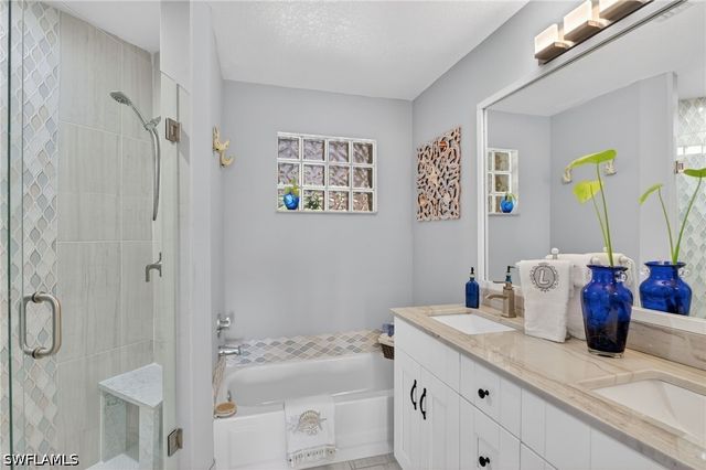 6528 Huntington Lakes CIR 202, Naples, FL 34119