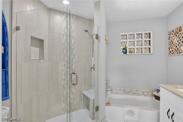 6528 Huntington Lakes CIR 202, Naples, FL 34119