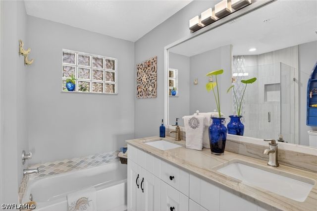 6528 Huntington Lakes CIR 202, Naples, FL 34119
