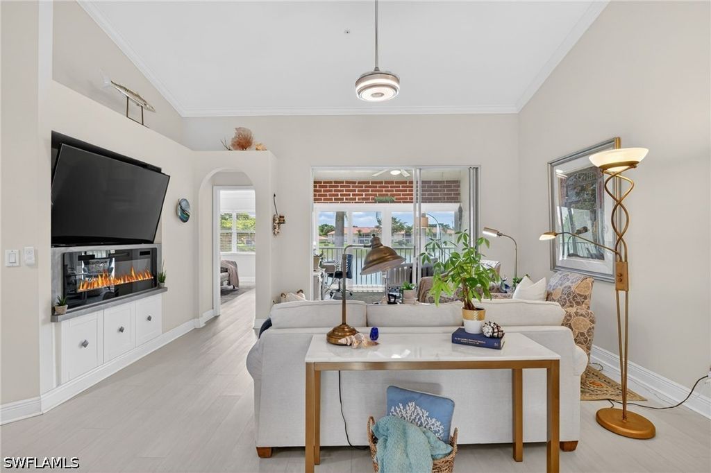 6528 Huntington Lakes CIR 202, Naples, FL 34119