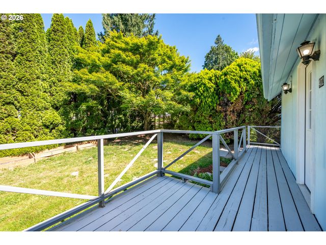 402 BATES Rd, Kelso, WA 98626