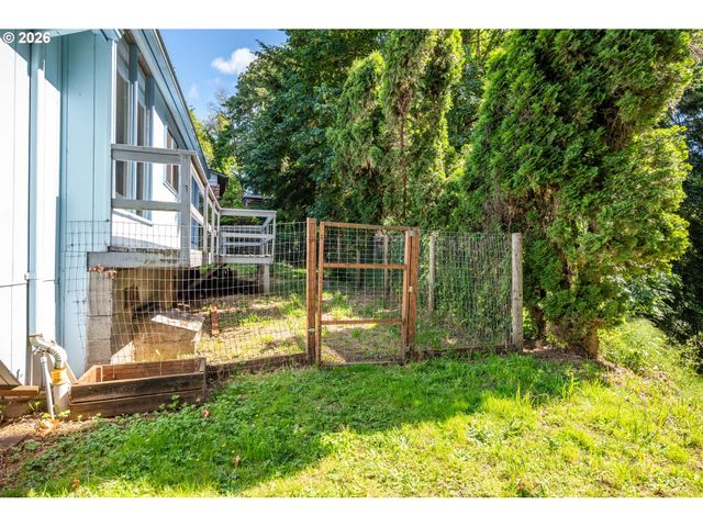 402 BATES Rd, Kelso, WA 98626