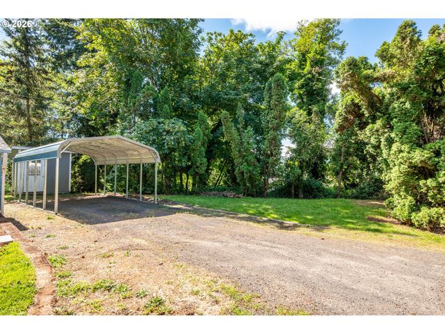 402 BATES Rd, Kelso, WA 98626