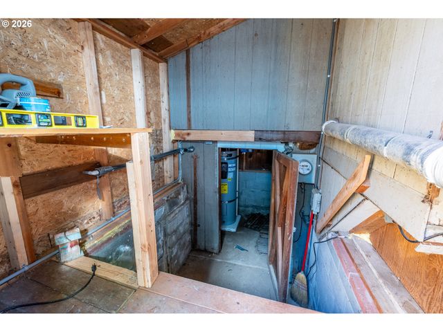 402 BATES Rd, Kelso, WA 98626