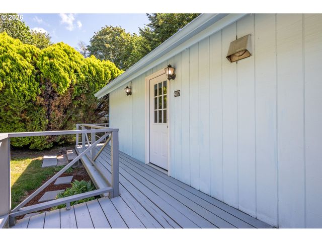402 BATES Rd, Kelso, WA 98626
