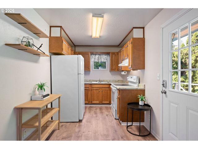 402 BATES Rd, Kelso, WA 98626