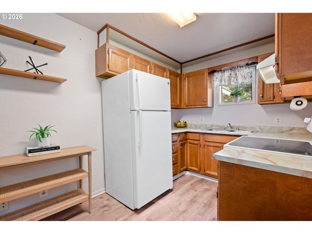 402 BATES Rd, Kelso, WA 98626