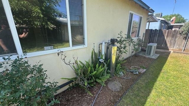 5043 E Lamona Avenue, Fresno, CA 93727