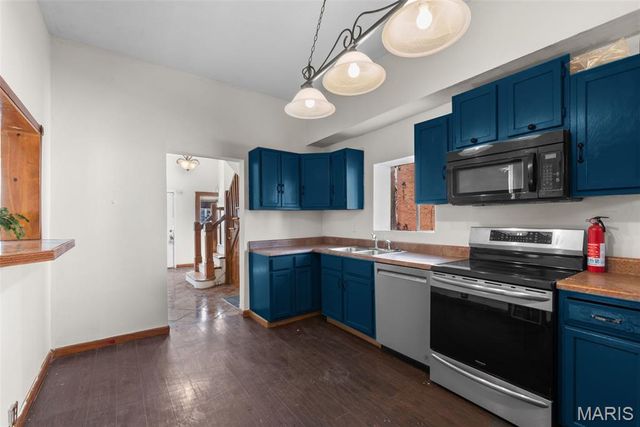 915 Bates Street, St Louis, MO 63111