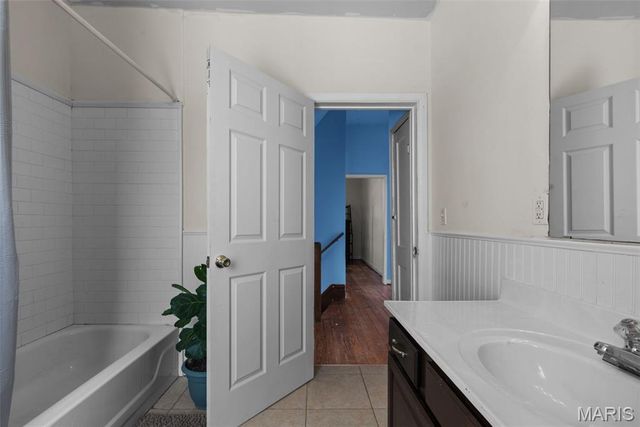 915 Bates Street, St Louis, MO 63111