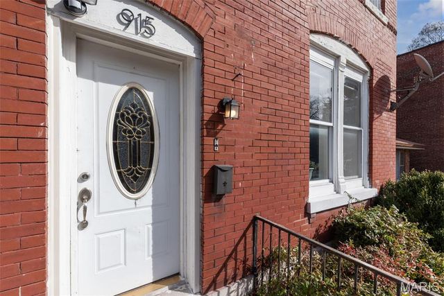 915 Bates Street, St Louis, MO 63111