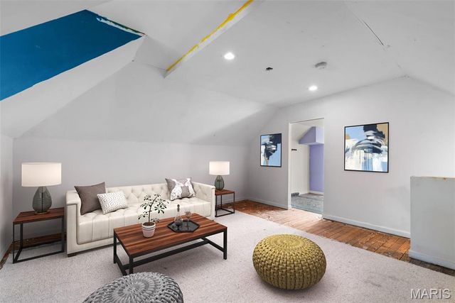 915 Bates Street, St Louis, MO 63111