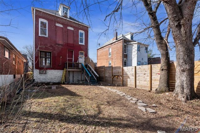 915 Bates Street, St Louis, MO 63111