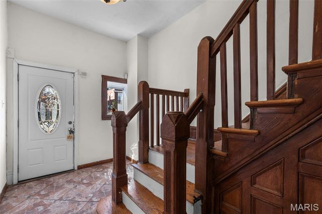 915 Bates Street, St Louis, MO 63111